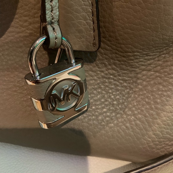 Michael Kors Tote Bag - Picture 14 of 16